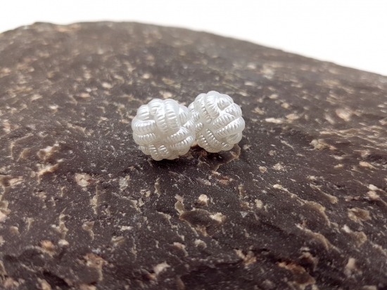 Mini Glitzer Ohrstecker weiß